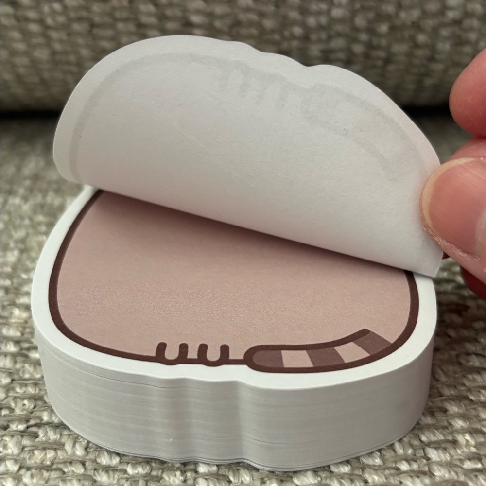 Pusheen Sticky Notepad - Picture 6 of 7